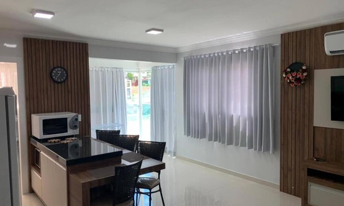 Piratuba Apartment | Lindo Apto NOVO na Avenida, climatizado e aconchegante