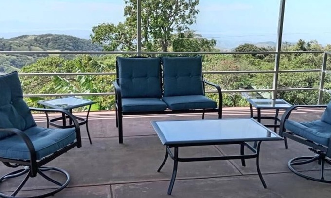 La Lindora Bed & Breakfast | Lindora Ranch