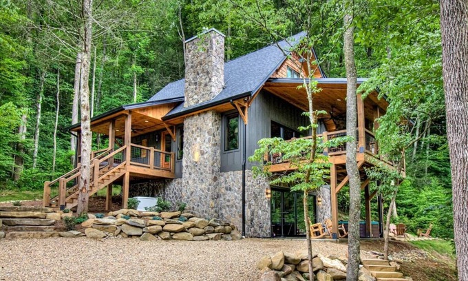Pittman Center Cabin | Lindsey Creek Hideaway