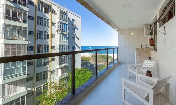 Copacabana Hotel | Line Rio: 302 Atlântico - Linda Varanda Com Vista Mar, Terraço Panorâmico e Garagem Na Praia De Copacabana!