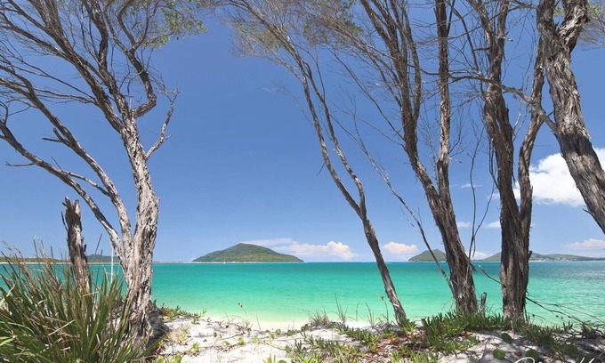 Hawks Nest House | LingaLonga - close to the beach