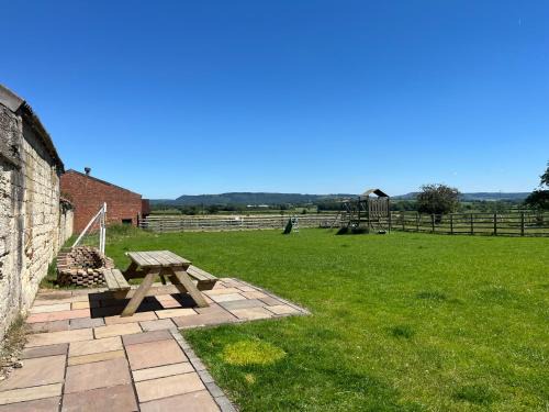 Northallerton Apartment | Lingfield Lodge Ewenique Views pets welcome