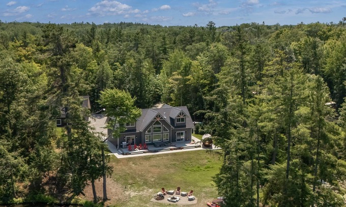 Georgian Bay Cottage | Linwood-Dock, Sauna, Kayak, SUP, Firepit, Starlink