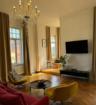 Minden Apartment | Lio Suite Design Apartment Balkon Netflix