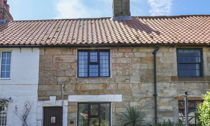 Hinderwell Cottage | LION COTTAGE, family friendly, with a garden in Hinderwell