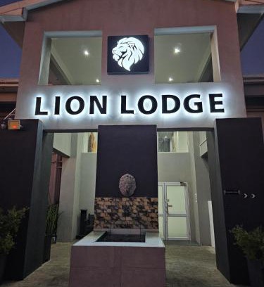 Bloemfontein Cabin | Lion Lodge