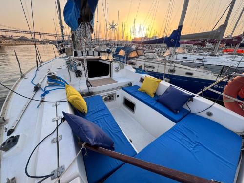 Lisbon District Boat Rental | Lisbon Cosy Boat