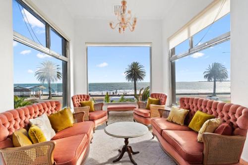 Middle Park Apartment | Lisieux By Ready Set Stay
