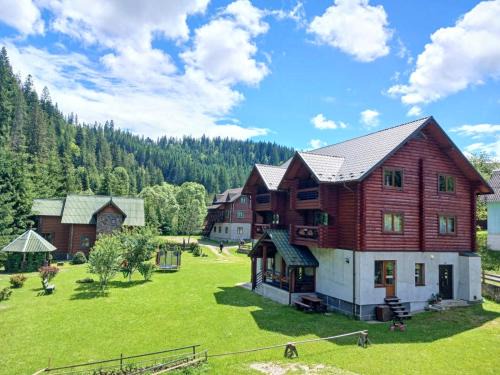Vorokhta Cabin | Lisova kazka