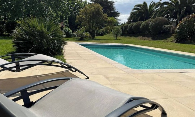 Nevez House | Listed gîte with swimming pool and games room near the sea