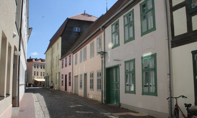 Guestrow House | listed holiday home in the old town of Güstrow - with 3 stars ***