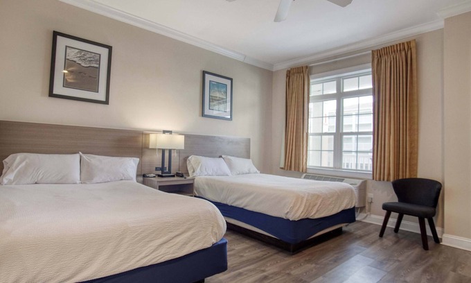 North Litchfield Beach Apartment | Litchfield Beach 2 Queen Room at Seaside Inn