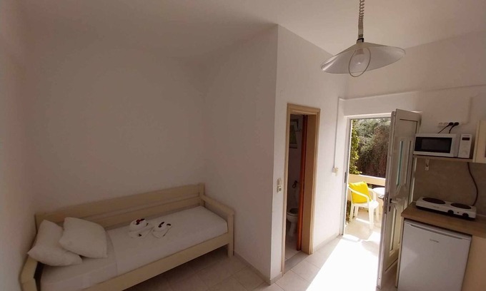 Agia Apartment | Litinas Apt with pool & balcony with garden view