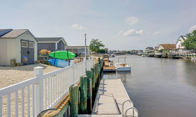 Mystic Island House | Little Egg Harbor Township Home w/ Patio & Kayaks!