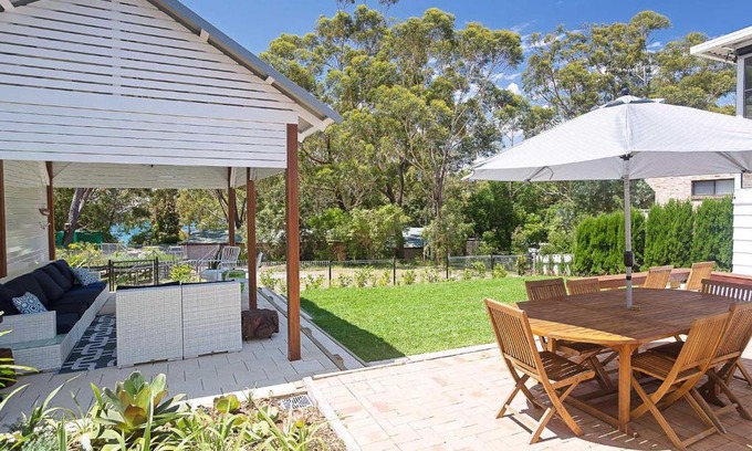 Nelson Bay House | Little Beach House Little Beach with air con WiFi and boat parking