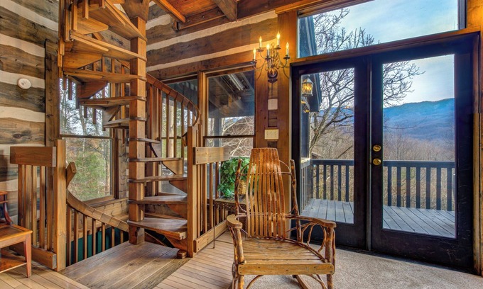 Gatlinburg - Pigeon Forge Cabin | Little Bear by Jackson Mountain Rentals