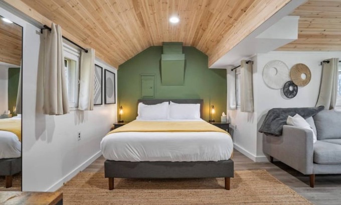 Pigeon Cottage | Little Blue - Renovated Tiny Home - Caseville Beach - Golf - Kayak - Hike