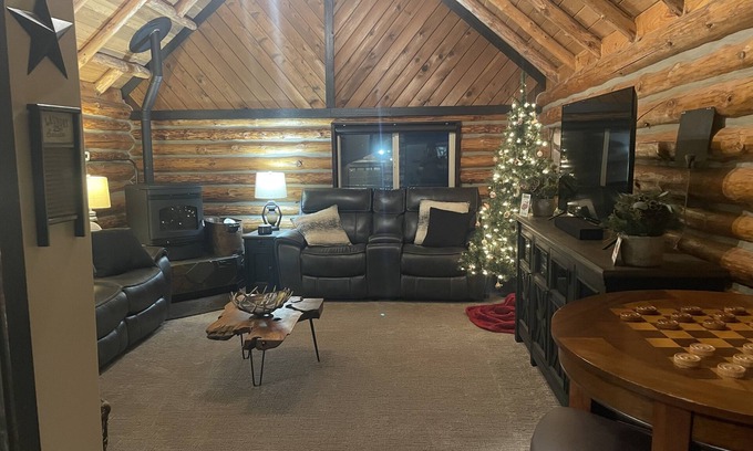 Post Falls Cabin | Little Cabin in the Woods + Disk - Frisbee Golf