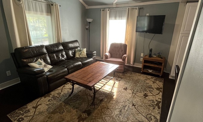 Live Oak House | Little Charmer! Residential neighborhood near historic downtown