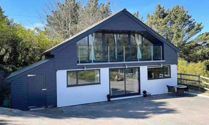 Truro Ski Chalet | Little Chi: Scandinavian house
