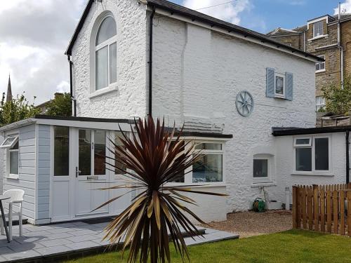 Ryde House | Little Dover Cottage