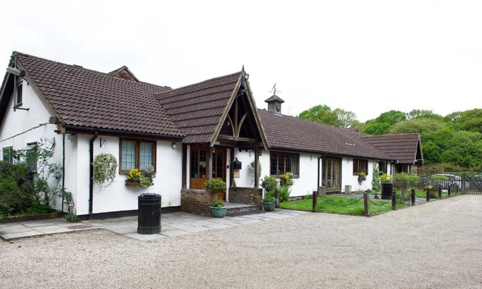 Crawley Hotel | Little Foxes Hotel & Gatwick Airport Parking