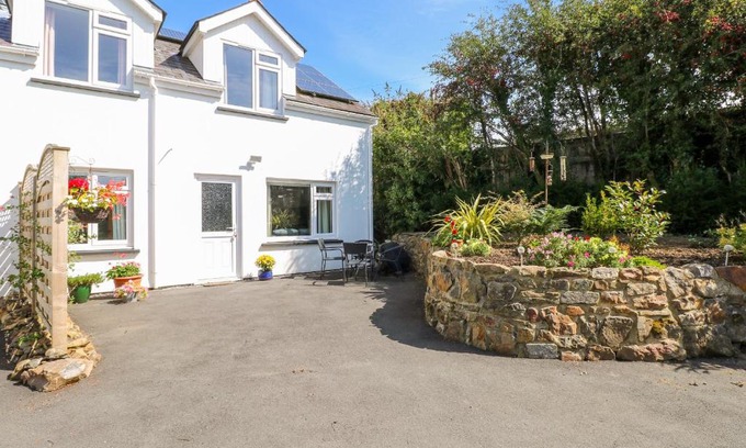 Carew Newton House | Little Freestone