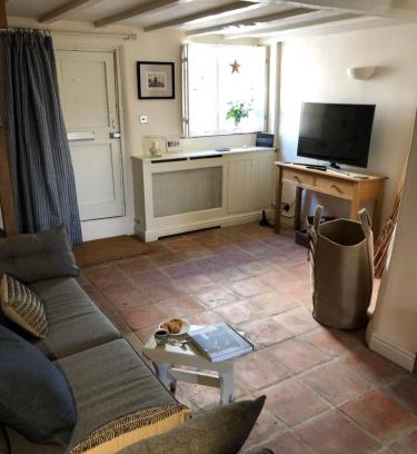 Bridgnorth House | Little Gem on Bridgnorth's Cartway. River Views