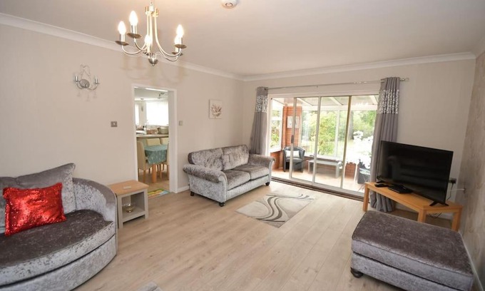 Woodhall Spa House | Little Hare Lodge - Spacious 2 bedroom attached bungalow