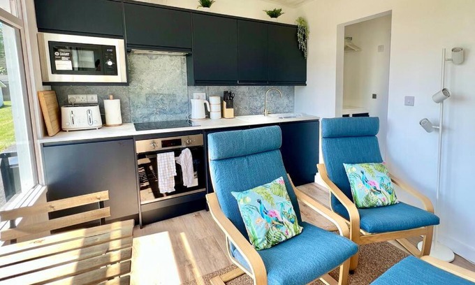 Dartmouth Ski Chalet | Little Haven Too, one bed chalet in Dartmouth