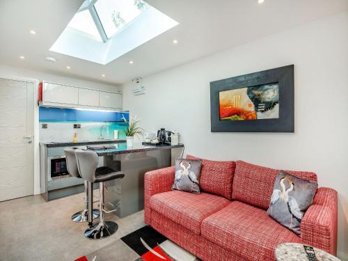 Christchurch House | Little Heron - Uk40928