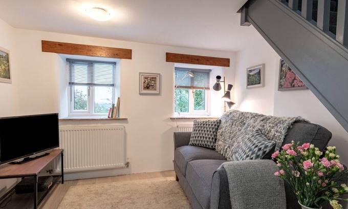Ashover House | Little Hillside - One Bedroom House, Sleeps 2