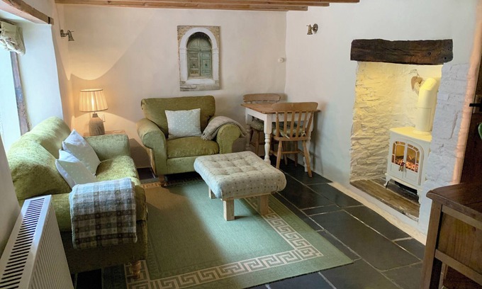 Northlew Cottage | Little HOF- free fast WIFI, EV charger, ideal for single business stays