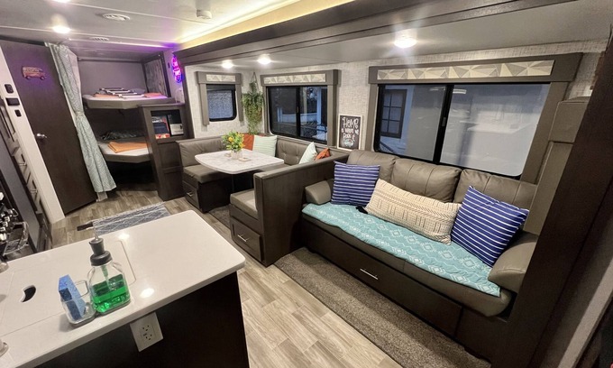 Oxnard House | Little home on wheels! RV with free parking on premises