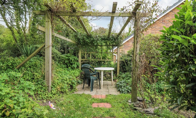 Llanboidy Cottage | LITTLE HOUSE, pet friendly, character holiday cottage in Llanboidy