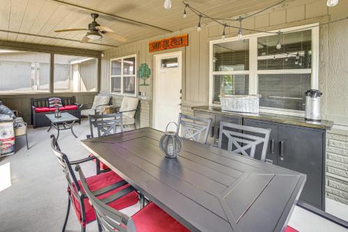 Lampe House | Little Indian Resort Cabin Pool and Walk to Lake!
