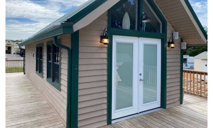 New London House | Little Lake Getaway at Badin Shores Resort