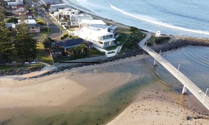 Barrack Point Apartment | 'LITTLE LAKE LODGE' - on Warilla Beach/Little Lake