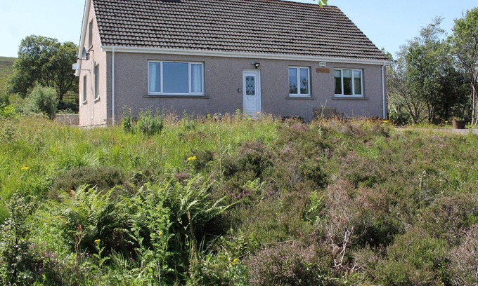 Drumchork Cottage | LITTLE LOCH VIEW, pet friendly, character holiday cottage in Poolewe