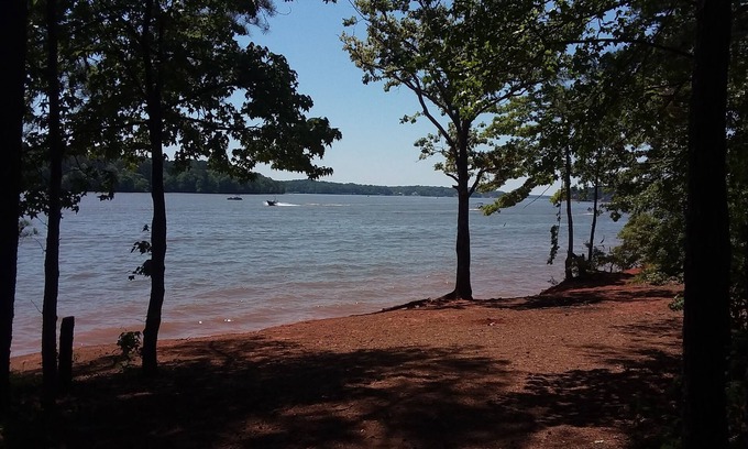 Albemarle Cabin | Little Log Cabin Near the Lake!
