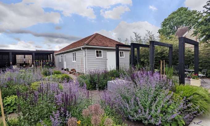 Tangmere Cottage | Little Maplewood, Tangmere - sleeps 2 guests in 1 bedroom