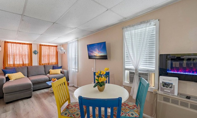 United Central Cottage | Little Pineapple Cottage