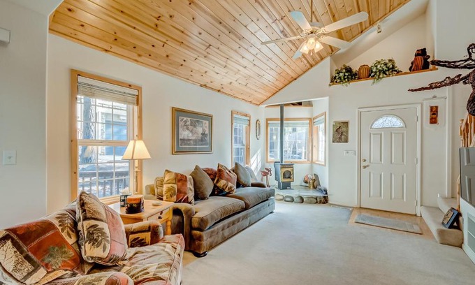 Truckee House | Little Pinecone Retreat