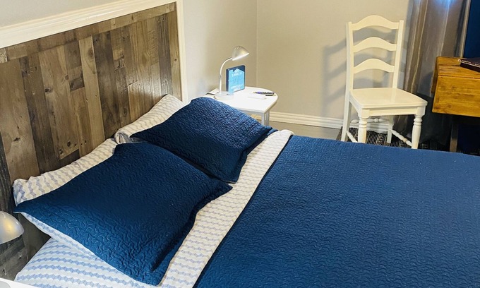 Edgebrook Apartment | Little private studio