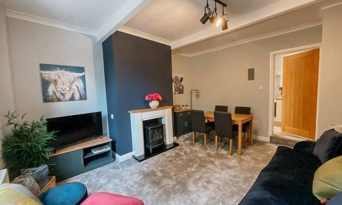 Ogden House | LITTLE RED HOLIDAY HOME/Luxe 2 bed accommodation in Halifax/West Yorkshire