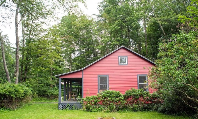 Lake Hill Cottage | Little red house just outside of Woodstock