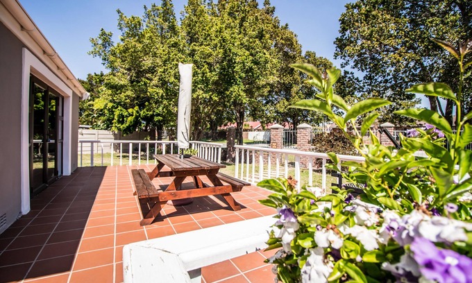 Port Elizabeth House | Little Rose Guesthouse & Self-Catering