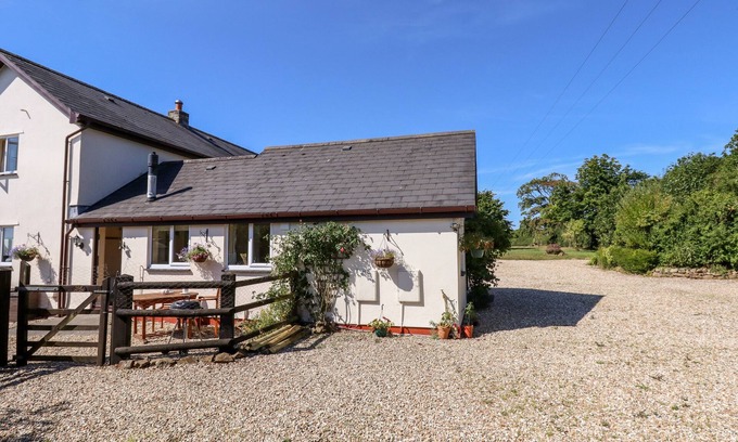 Beaworthy Cottage | LITTLE ROWAN AT ROWAN PARK FARM, pet friendly in Ashwater