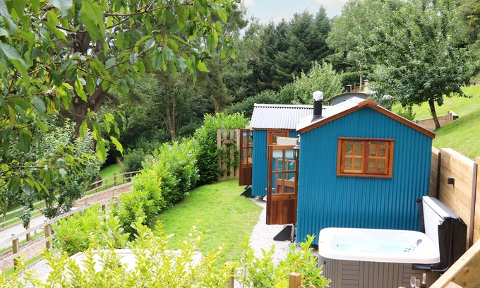 Umberleigh Cottage | LITTLE SILVER PHEASANT, romantic, with hot tub in High Bickington