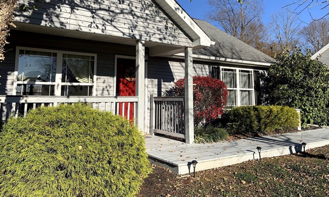 Taylorsville Cottage | Little Slice of Heaven Cottage-Stunnig View and Hot Tub